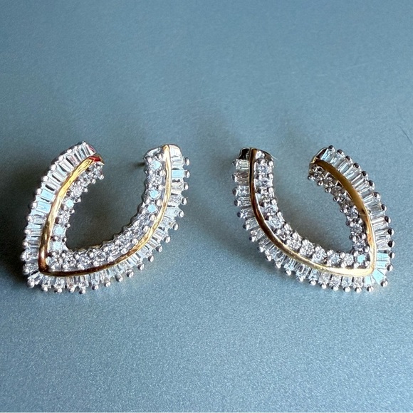 14k Gold Natural Diamond Swirl V Shape Stud Earrings Designer OTC W/ App… - Picture 4 of 8